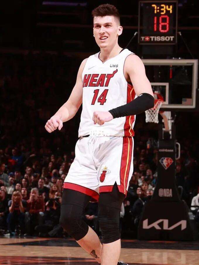 引领新篇章 引领新篇章