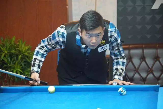 功奠定了坚 功奠定了坚